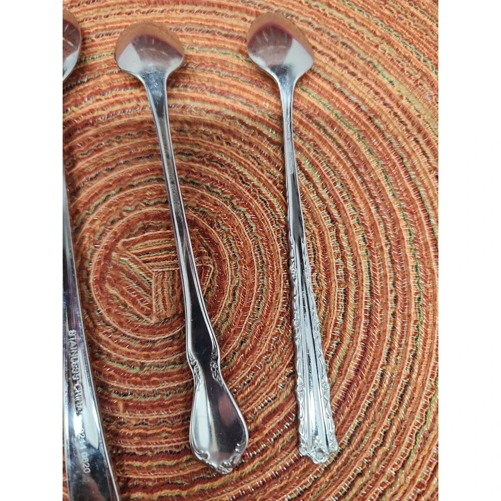 Oneida pieces assorted